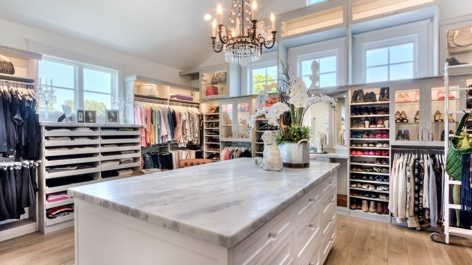 Walk in closet in Farmingdale